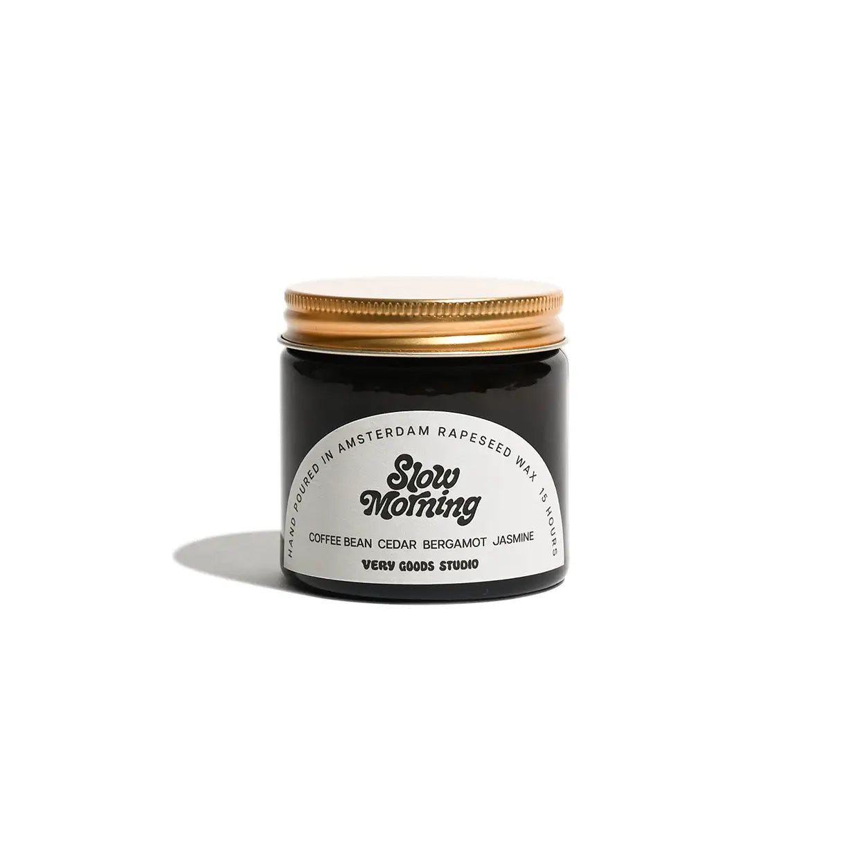 Geurkaars van very goods studio gemaakt van koolzaadwas met katoenen lont in amberkleurige 60 ml pot, geur slow morning