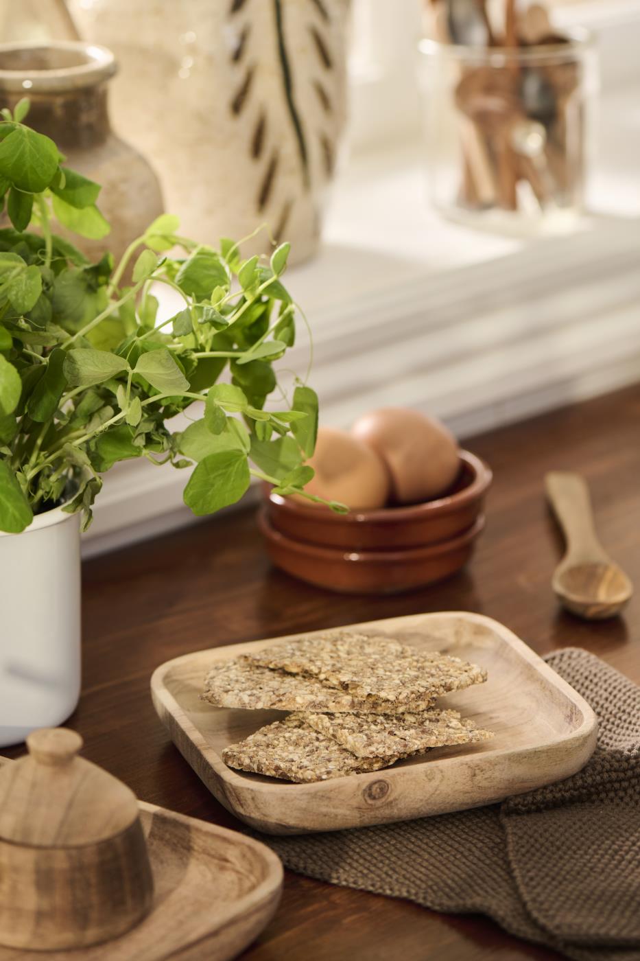 Vierkante houten bordjes gemaakt van acacia hout, verkrijgbaar in een klein en iets wat groter formaat.