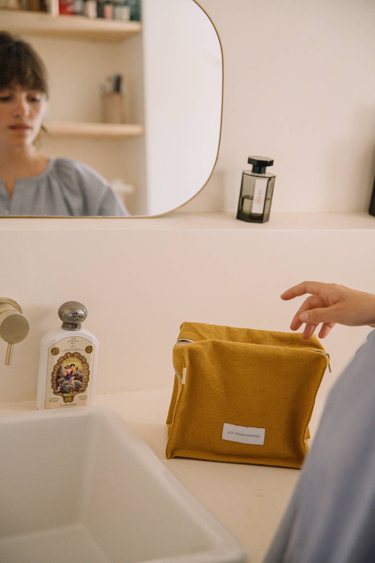Toilettas Cube van biologisch katoenen canvas Saffraangeel